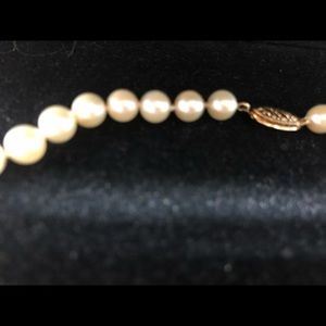18” 6.5mmcultured pearls 14karat yellow gold lock